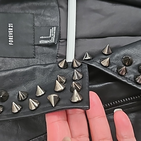 Forever 21 vest - Picture 3 of 4